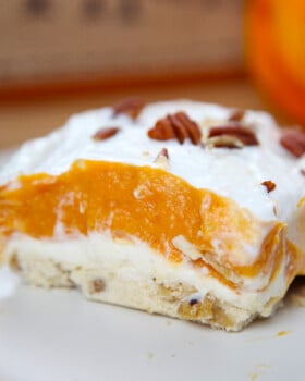 Easy pumpkin lasagna dessert.