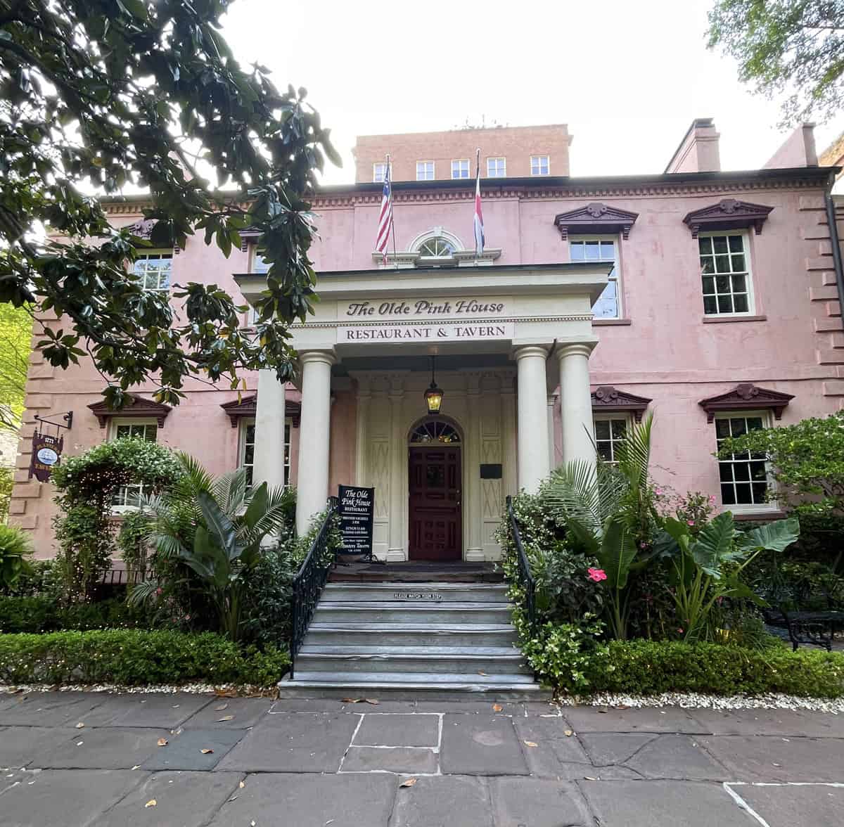 The olde pink house restaurant in savannah ga.
