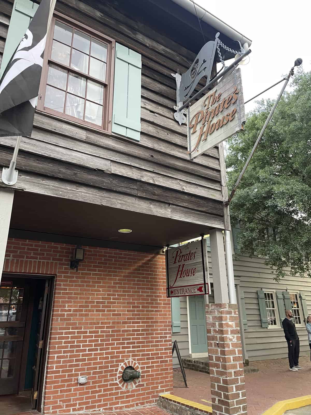 Pirate's house restaurant in savannah ga.