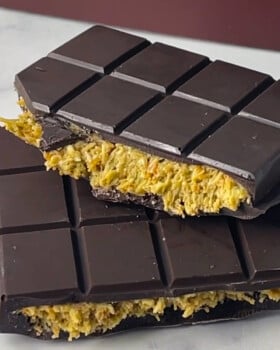 DIY Dubai chocolate bar with pistachio butter center and crunchy layers, split open.