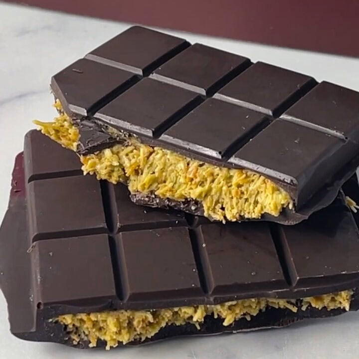 DIY Dubai chocolate bar with pistachio butter center and crunchy layers, split open.