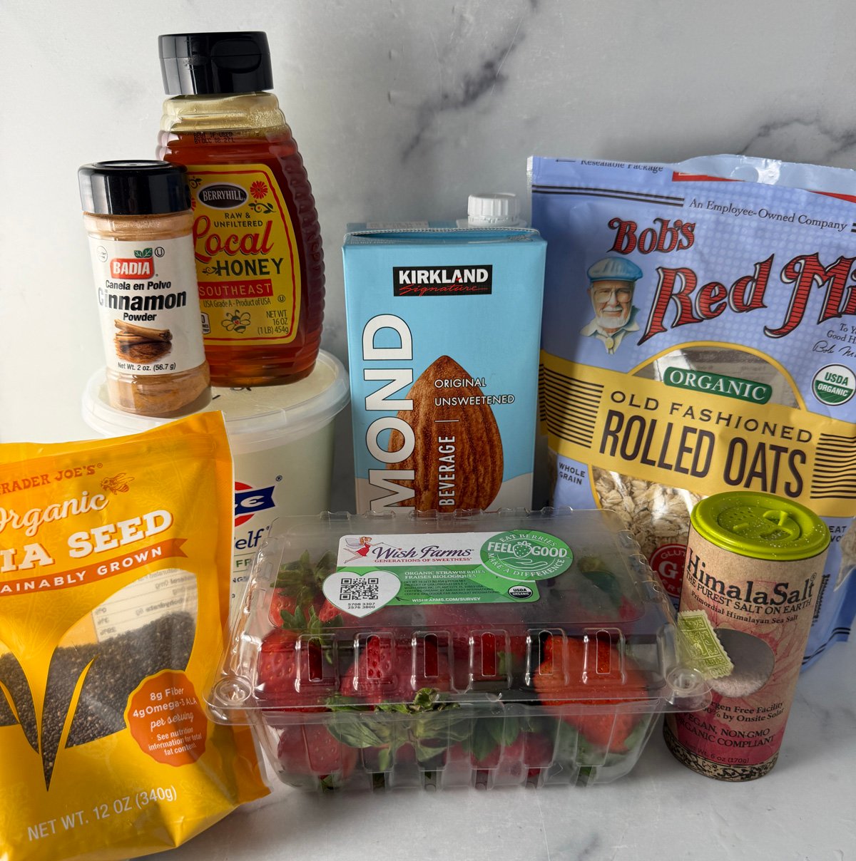 Ingredients need to make strawberry overnight oats with yogurt.