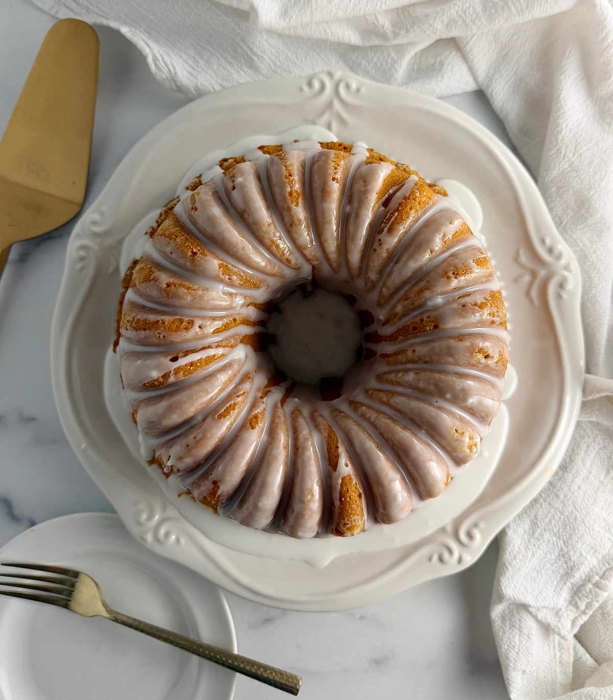 Beautiful 7-Up pound cake with lemon lime glaze.