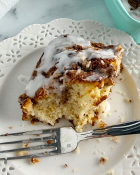 Slice of cinnamon flop cake on plate.
