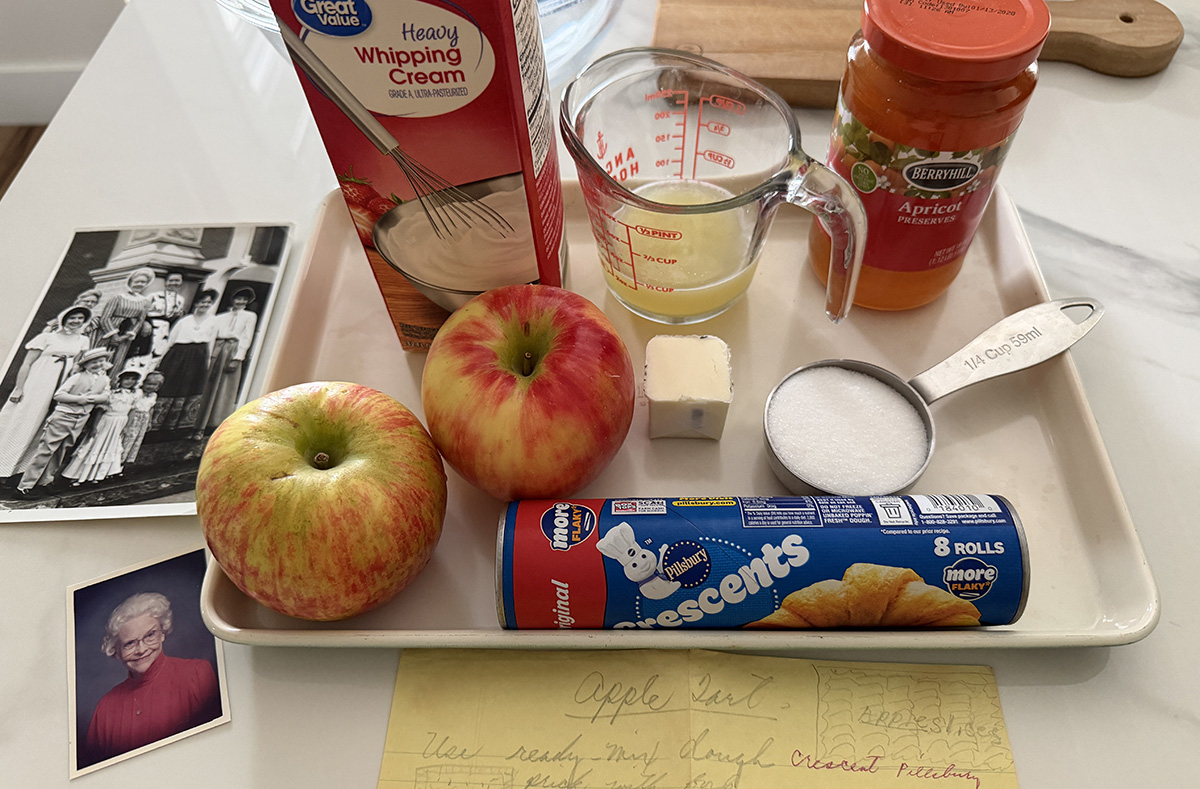 Ingredients needed for apple tart.