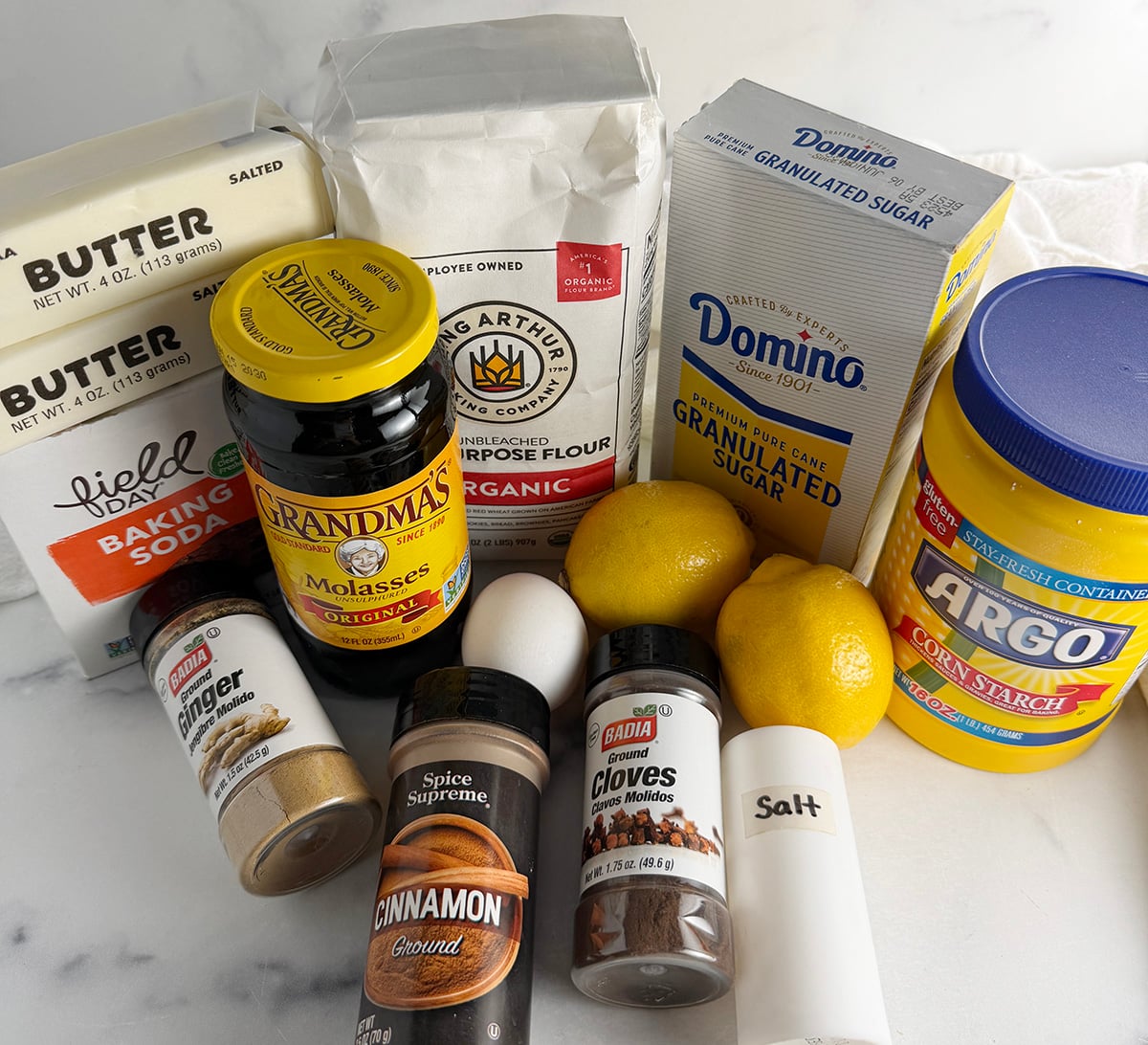 Ingredients needed to make old fashioned gingerbread.